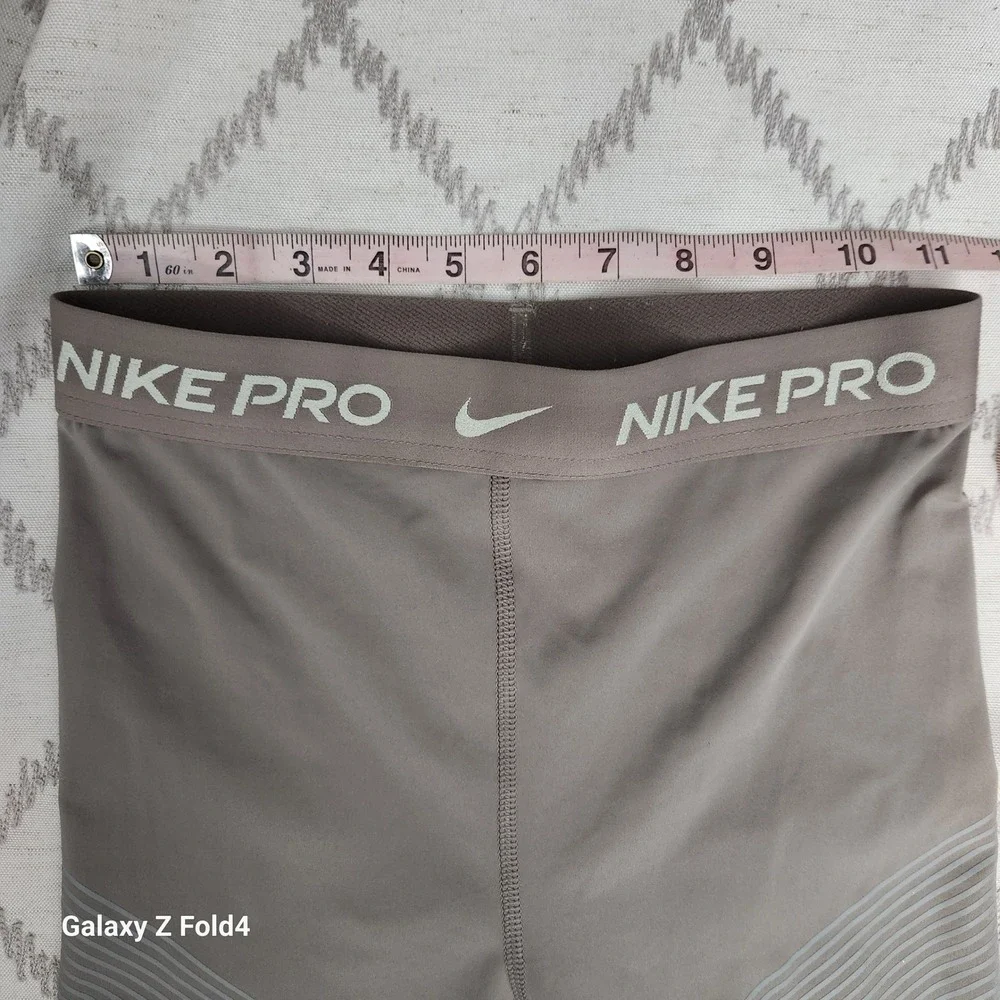 Nike Pro‎ Womens Dri-FIT High-Rise 7/8 Graphic Leggings Moon Fossil Brown Small
